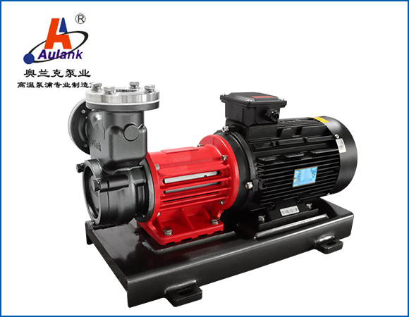 該系列泵浦為磁力驅(qū)動式超高溫旋渦泵，移送循環(huán)介質(zhì)為不含顆粒、纖維的液體（水、導(dǎo)熱油、乙二醇）等。泵浦外觀精美、振動小、噪音低、應(yīng)用于循環(huán) 350℃以內(nèi)高溫導(dǎo)熱油，循環(huán) 180℃以內(nèi)熱水。應(yīng)用領(lǐng)域：精密超高溫模溫機、高低溫檢測設(shè)備、反應(yīng)釜保溫、化工設(shè)備等行業(yè)。