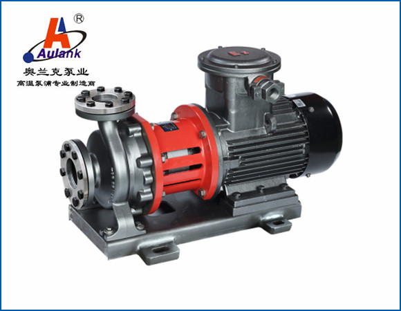 泵浦簡介：該泵浦為磁力驅(qū)動式高低溫離心泵，移送循環(huán)介質(zhì)為不含顆粒、纖維的液體。泵浦外觀設(shè)計(jì)新穎、振動小、噪音低、無泄漏。泵浦可循環(huán)水、導(dǎo)熱油、乙二醇、硅油、酒精、碳?xì)淙芤旱冉橘|(zhì)，泵浦耐溫范圍：-120℃～+350℃。并可根據(jù)客戶需求，定制變頻、防爆、特殊電源等電機(jī)
